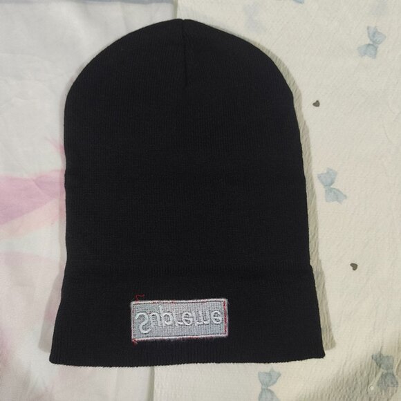 Supreme Black Beanie With Embroidered Logo - Picture 4 of 5